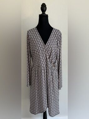 EUC Luxology Cream, Navy‎ & Gold Geometric Wrap, V-Neck Dress with Buckle, Large